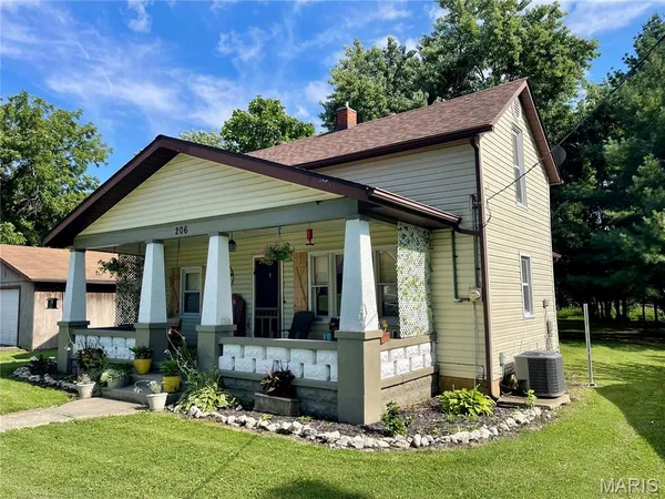 $31,975 | 206 West Illinois Street, Sorento, IL 62086