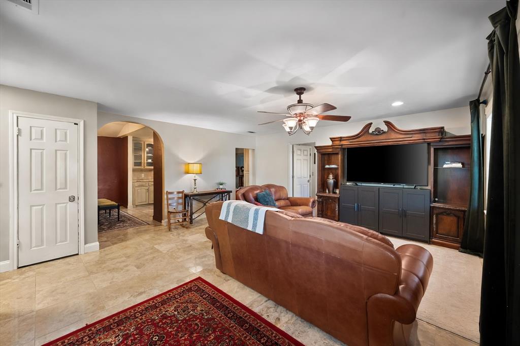 1814 Robbins Road Athens, TX 75751 - Photo 4 of 40 Gallery Image 4