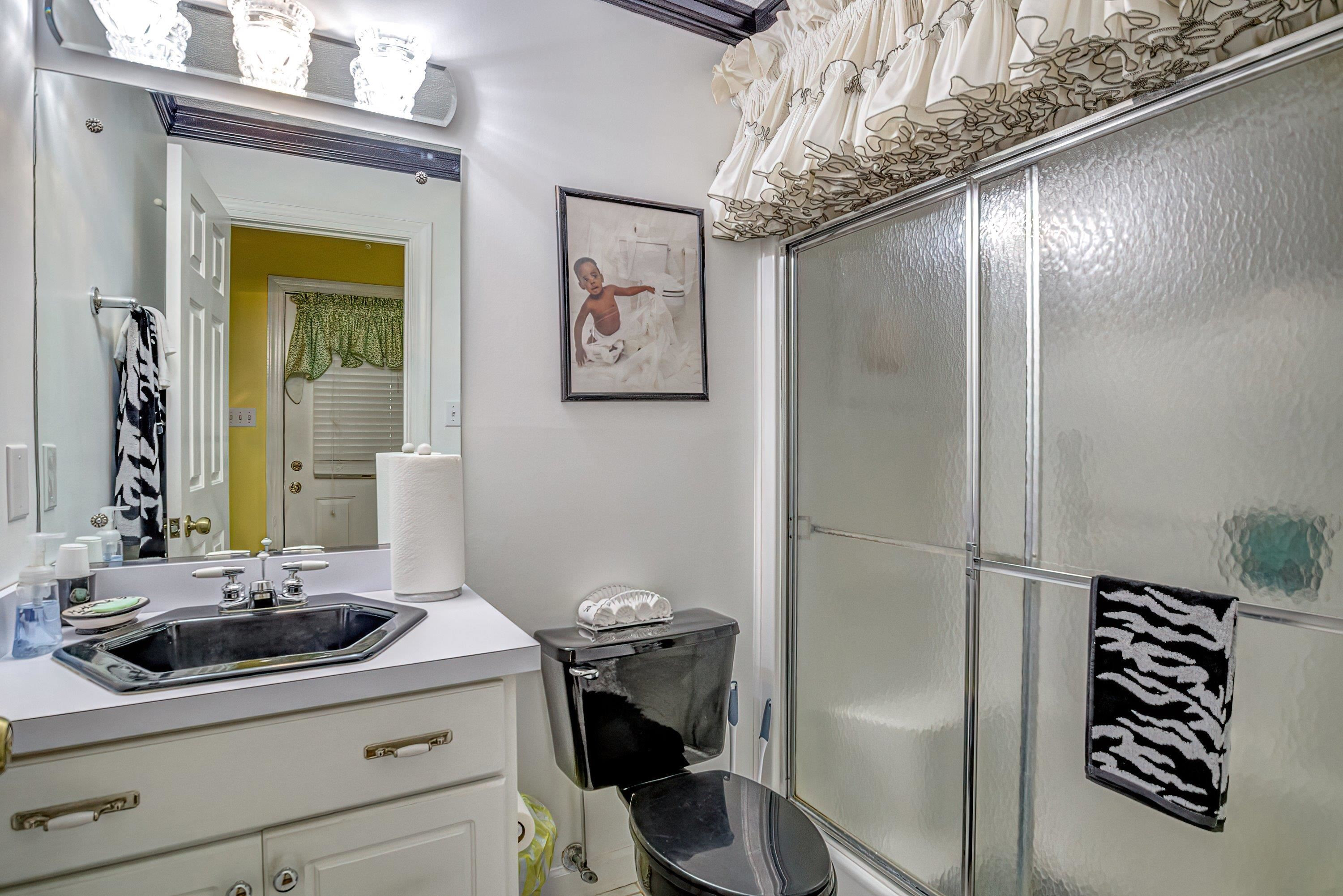 7191 Suttontown Road Faison, NC 28341 - Photo 11 of 40 a bathroom with a sink and a mirror