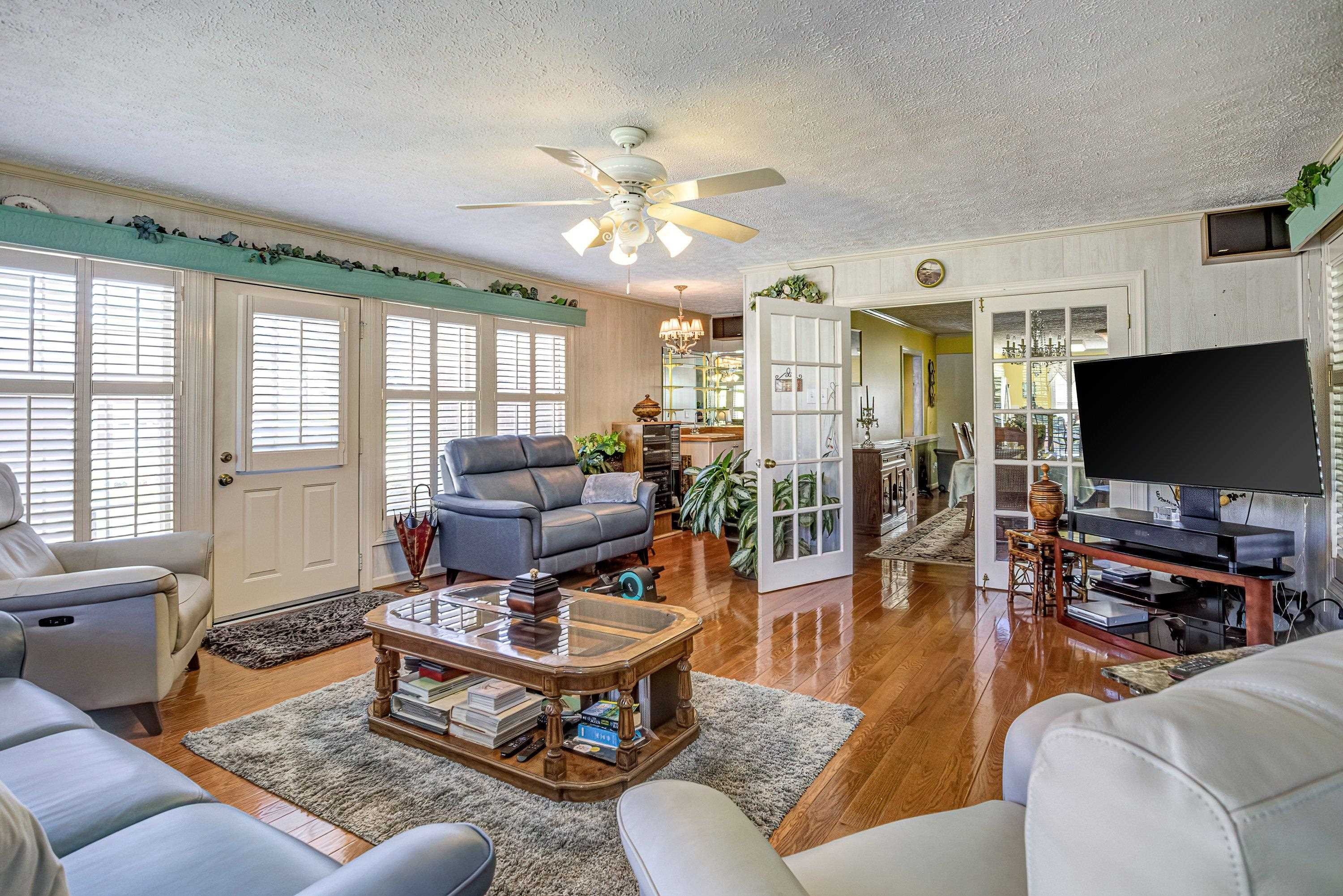 7191 Suttontown Road Faison, NC 28341 - Photo 27 of 40 a living room with furniture and a flat screen tv