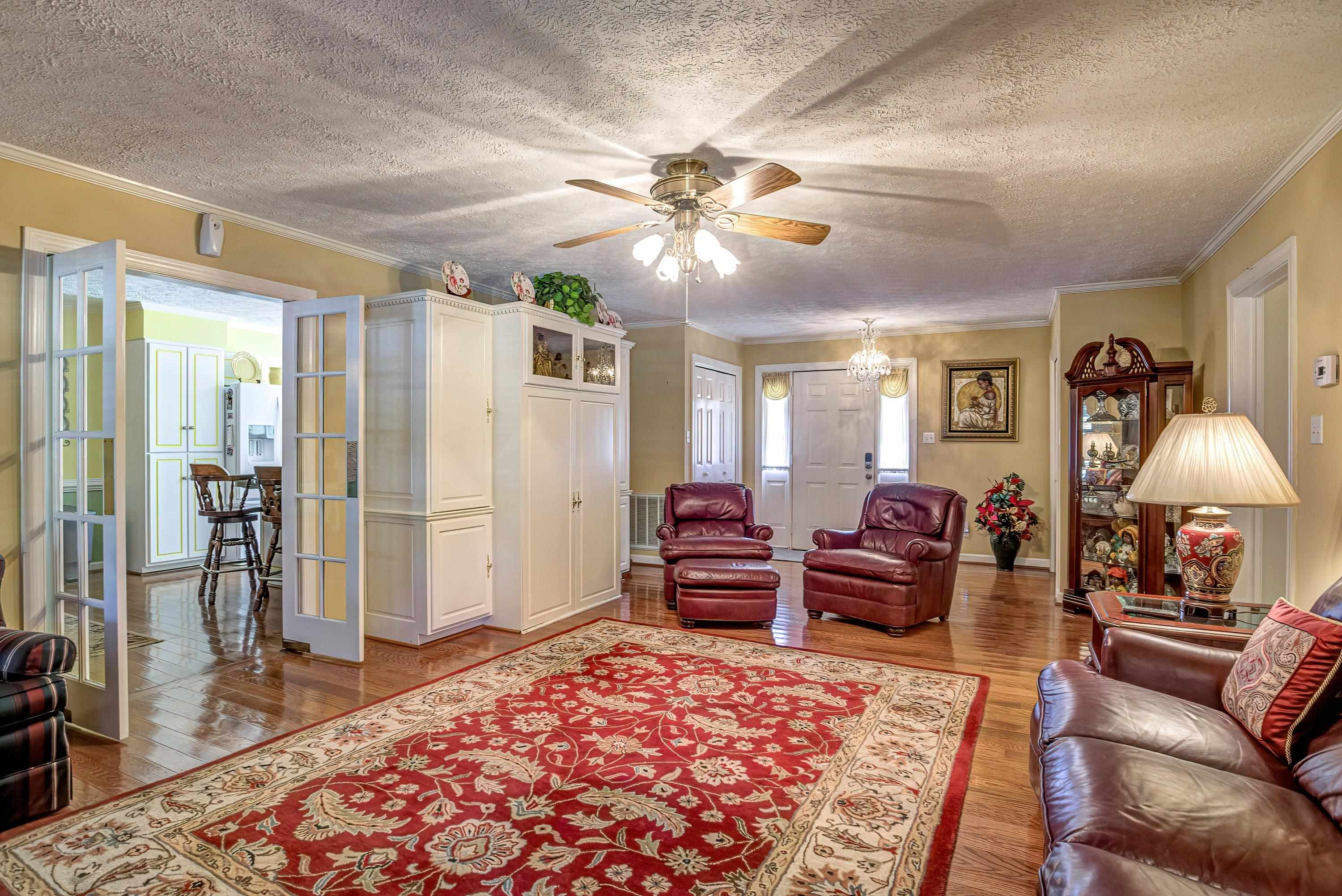7191 Suttontown Road Faison, NC 28341 - Photo 35 of 40 a living room with furniture and a rug