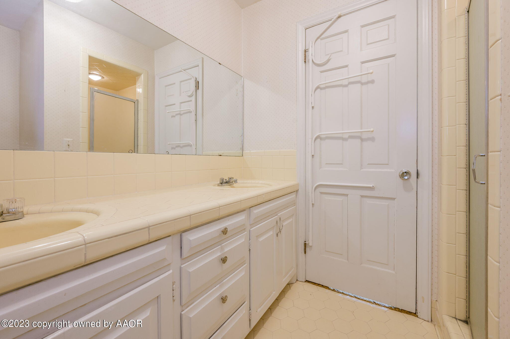 112 Rustic Trail Amarillo, TX 79108 - Photo 17 of 21 Jack and Jill Bathroom
