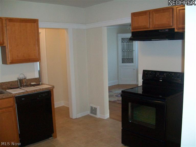 3616 Pennington Road Cleveland, OH 44120 - Photo 8 of 10