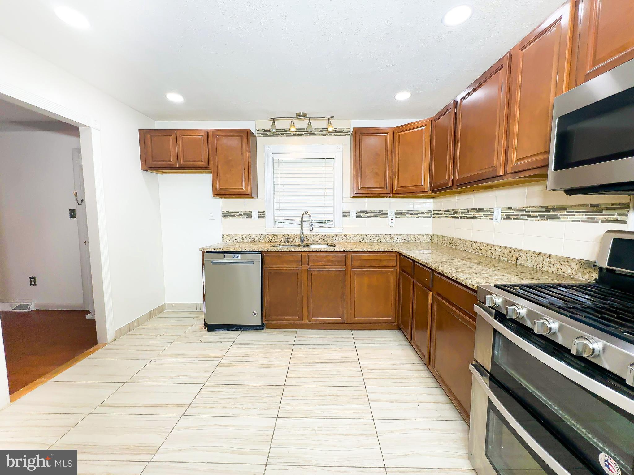 10003 Mike Road Fort Washington, MD 20744 - Photo 2 of 32