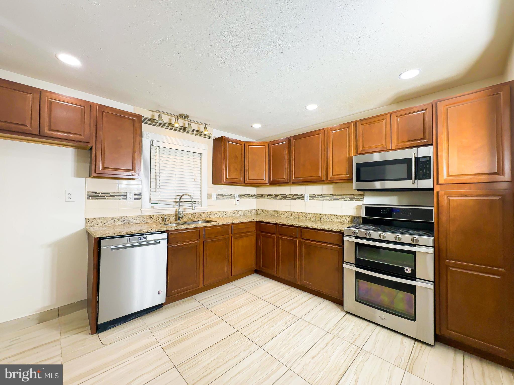 10003 Mike Road Fort Washington, MD 20744 - Photo 3 of 32