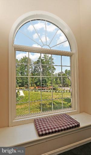 6734 Hamilton Road Lorton, VA 22079 - Photo 12 of 24 Palladian Window Seat
