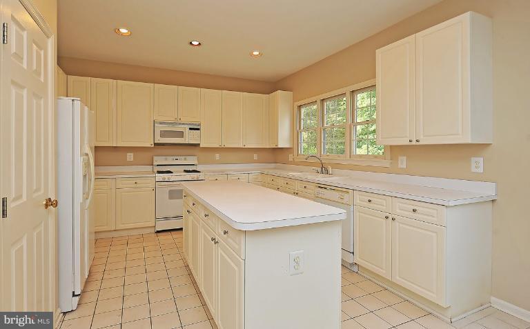6734 Hamilton Road Lorton, VA 22079 - Photo 13 of 24 Kitchen