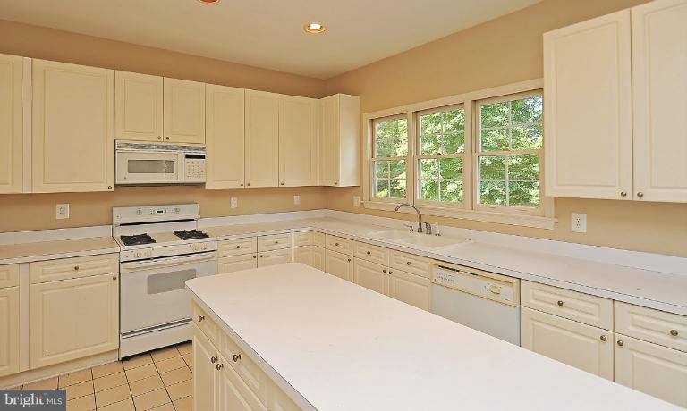 6734 Hamilton Road Lorton, VA 22079 - Photo 14 of 24 Kitchen #2