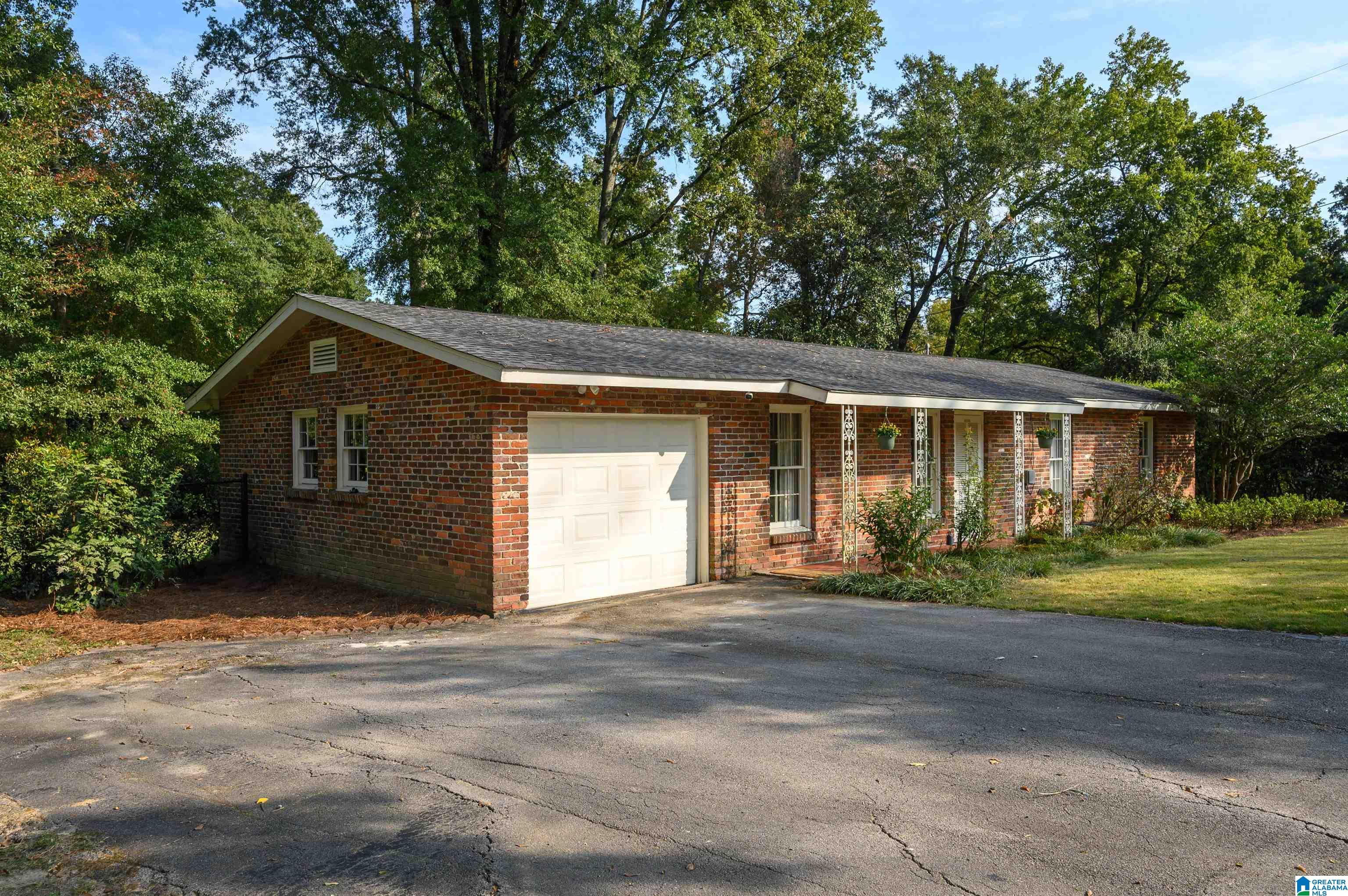 4044 Meadowview Circle Birmingham, AL 35243 - Photo 2 of 48