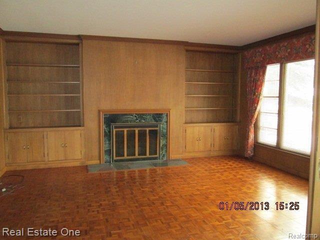 601 Ridgemont Avenue Dearborn, MI 48124 - Photo 6 of 13 Family Room.JPG