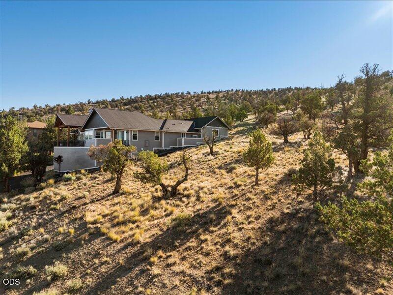 1340 View Point Court Redmond, OR 97756 - Photo 6 of 37