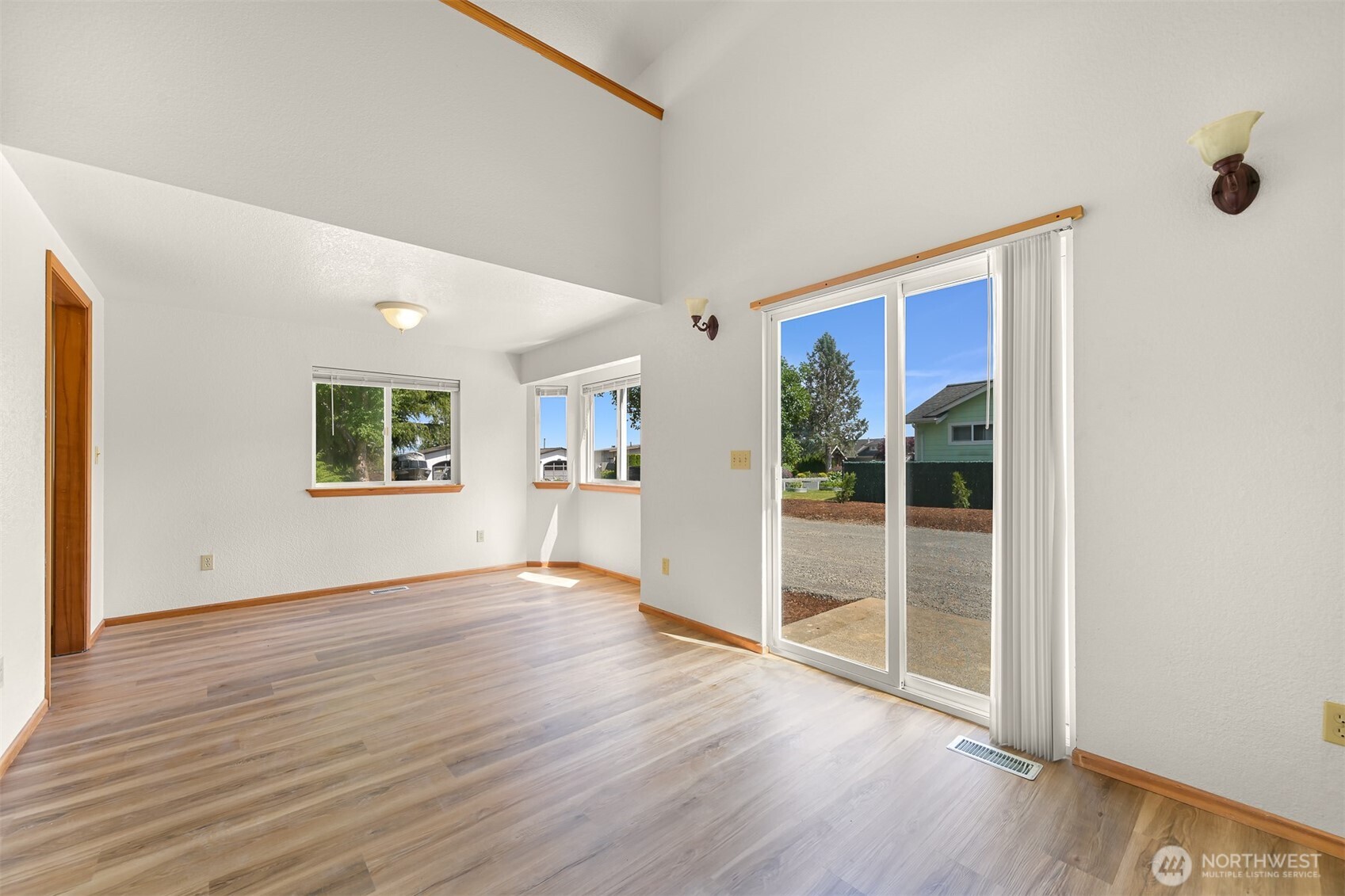 8141 Comox Road Blaine, WA 98230 - Photo 13 of 33