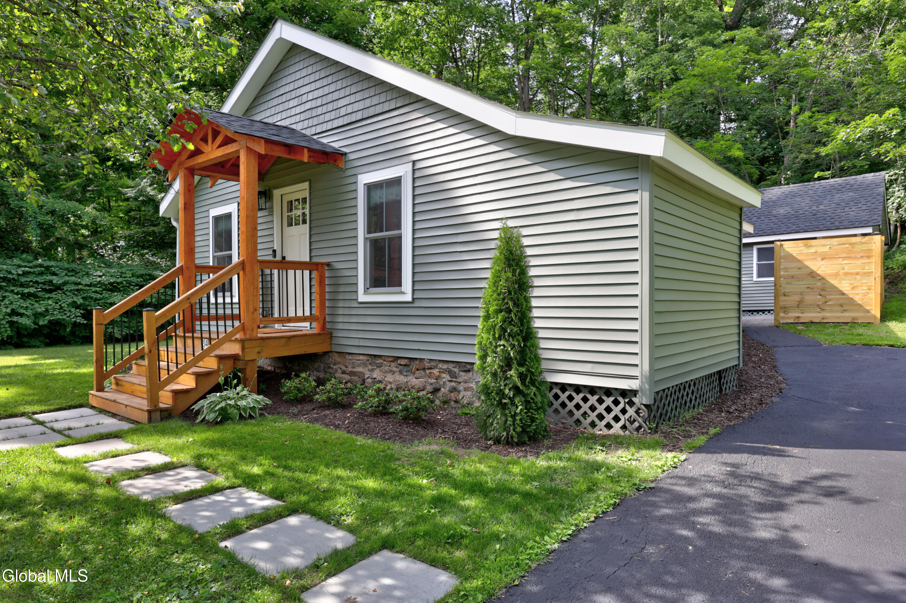 24 Mohican Road Bolton, NY 12814 - Photo 3 of 38 1 (2)