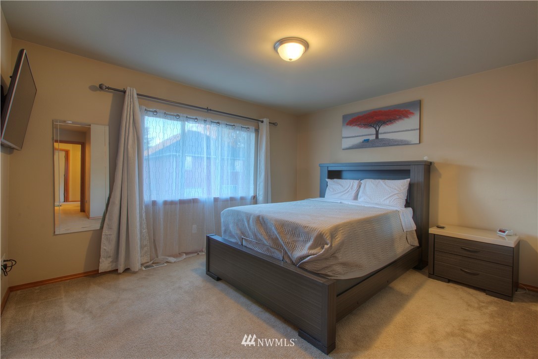 18943 117 Lane Southeast Renton, WA 98058 - Photo 15 of 21 Gallery Image 15