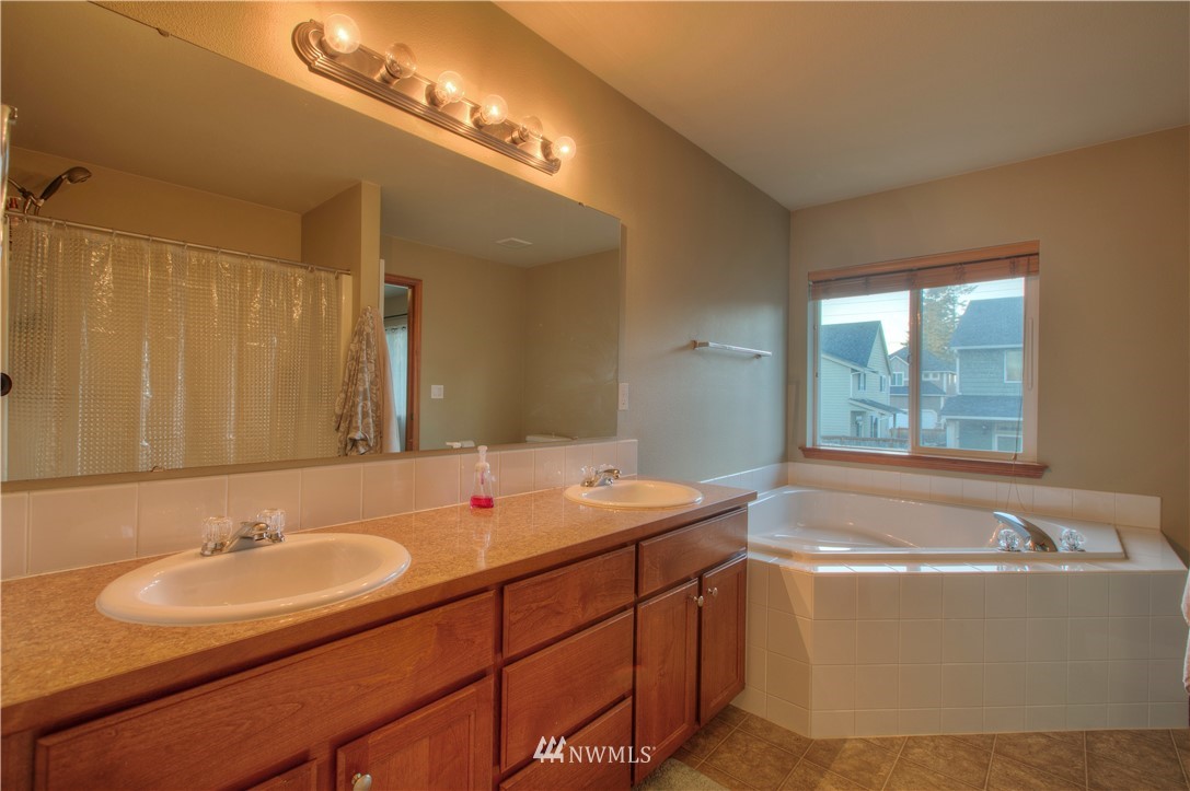 18943 117 Lane Southeast Renton, WA 98058 - Photo 16 of 21 Gallery Image 16