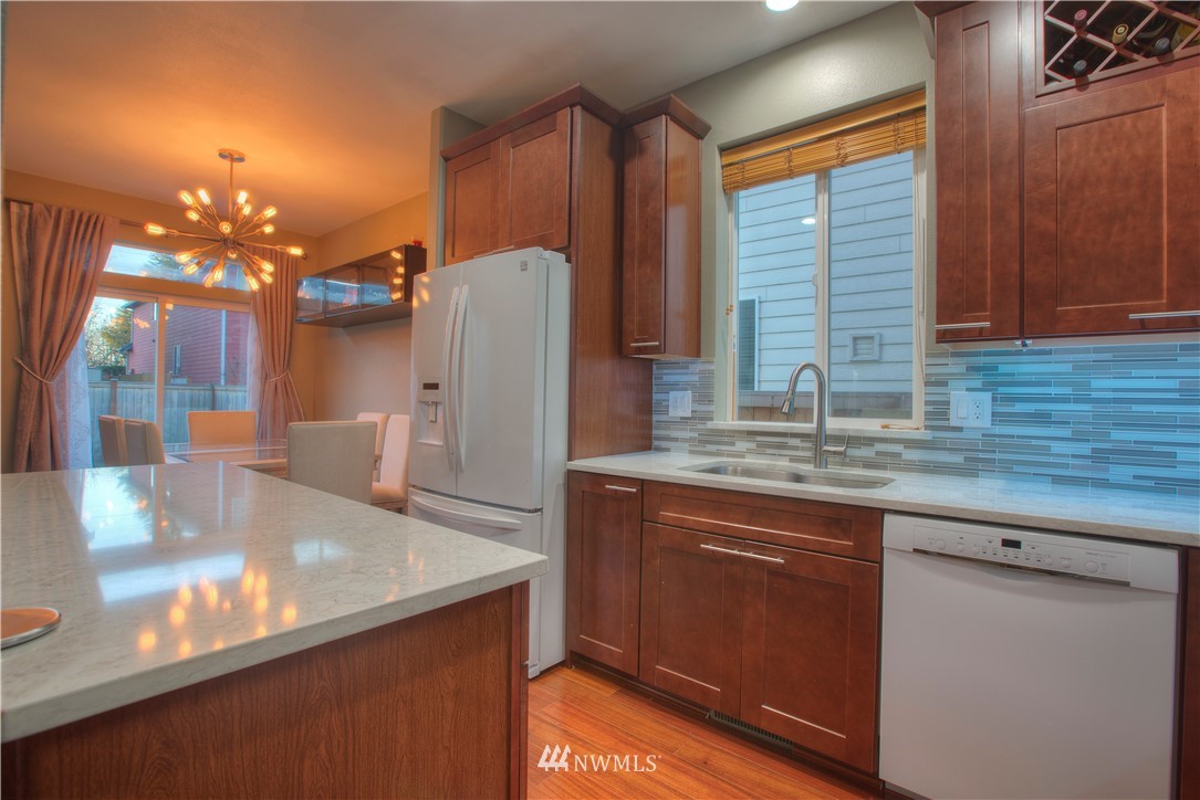 18943 117 Lane Southeast Renton, WA 98058 - Photo 3 of 21 Gallery Image 3