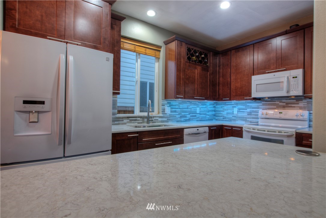 18943 117 Lane Southeast Renton, WA 98058 - Photo 4 of 21 Gallery Image 4