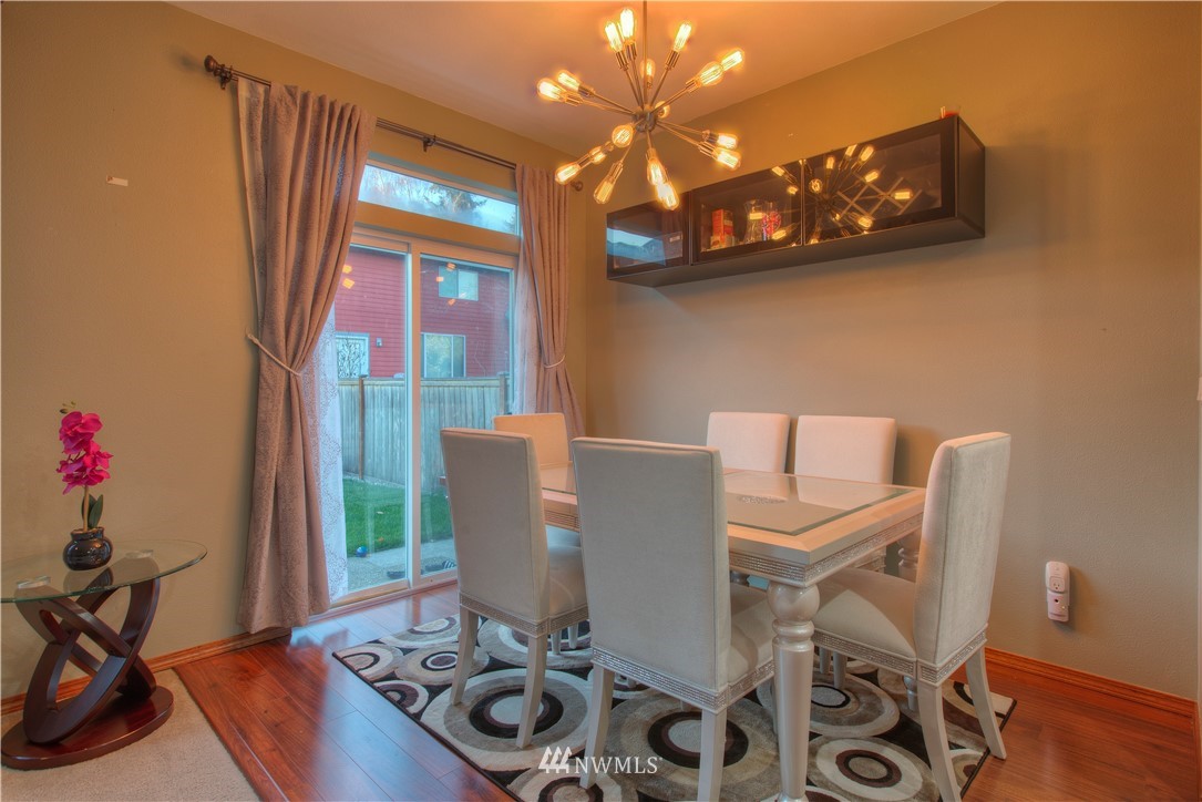 18943 117 Lane Southeast Renton, WA 98058 - Photo 5 of 21 Gallery Image 5