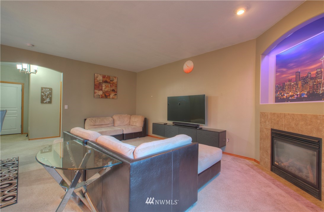 18943 117 Lane Southeast Renton, WA 98058 - Photo 9 of 21 Gallery Image 9