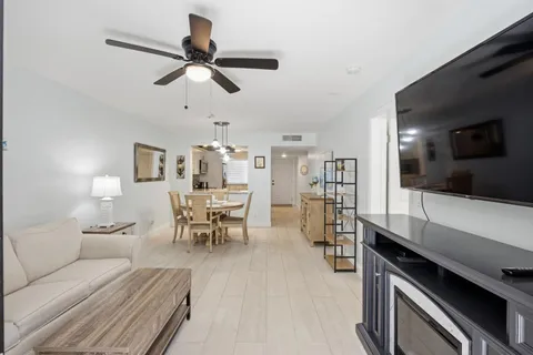 $209,500 | 3138 Via Poinciana, Unit 306, Lake Worth, FL 33467