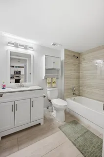 $209,500 | 3138 Via Poinciana, Unit 306, Lake Worth, FL 33467