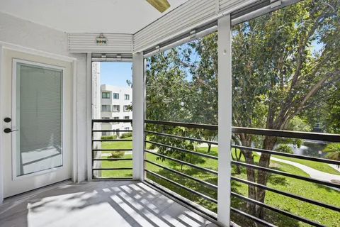 $209,500 | 3138 Via Poinciana, Unit 306, Lake Worth, FL 33467