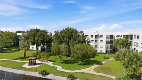 $209,500 | 3138 Via Poinciana, Unit 306, Lake Worth, FL 33467