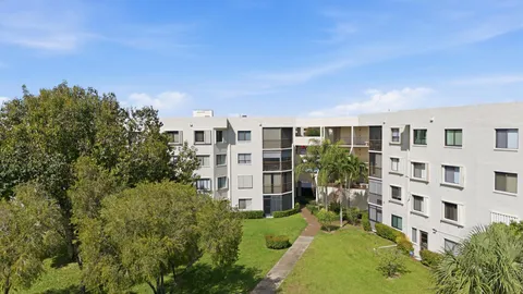 $209,500 | 3138 Via Poinciana, Unit 306, Lake Worth, FL 33467