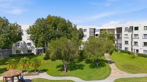 $209,500 | 3138 Via Poinciana, Unit 306, Lake Worth, FL 33467