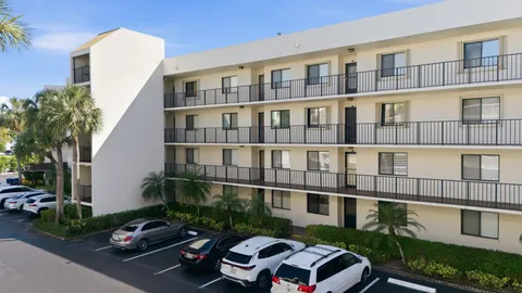 $209,500 | 3138 Via Poinciana, Unit 306, Lake Worth, FL 33467