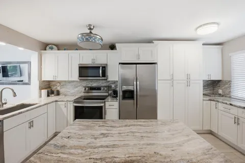$209,500 | 3138 Via Poinciana, Unit 306, Lake Worth, FL 33467