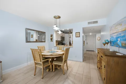 $209,500 | 3138 Via Poinciana, Unit 306, Lake Worth, FL 33467