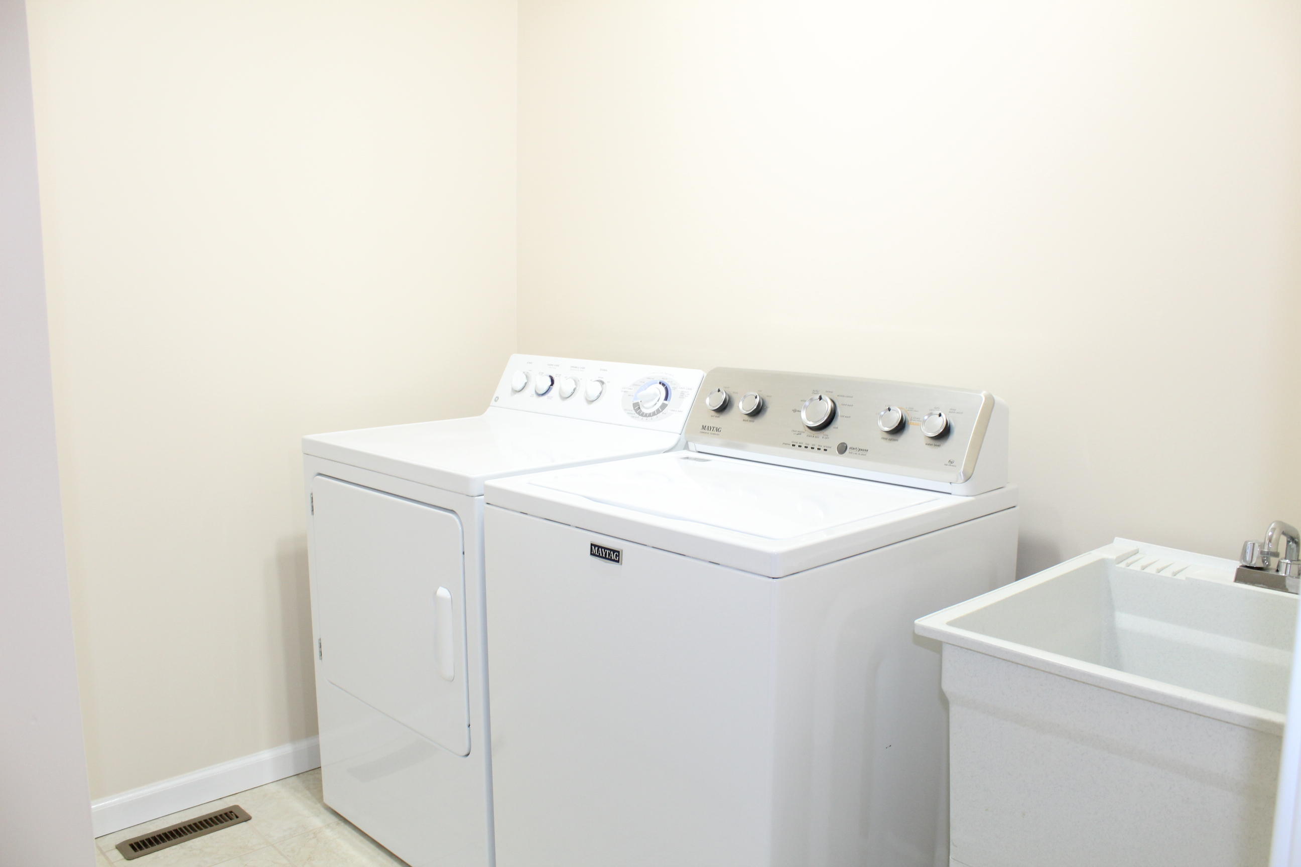 911 Goosepond Road Monterey, TN 38574 - Photo 20 of 25 Utility room with pantry closet