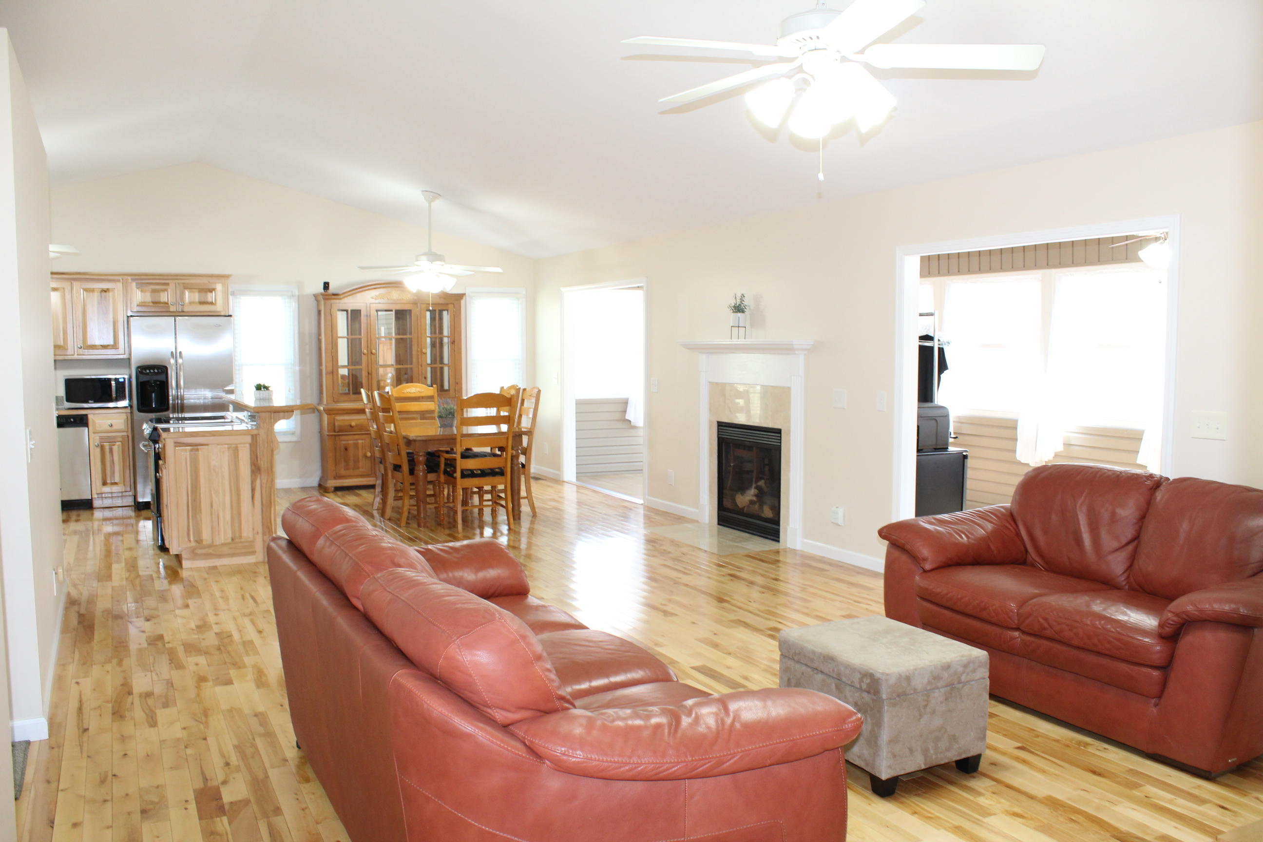 911 Goosepond Road Monterey, TN 38574 - Photo 3 of 25 GR view into dining area