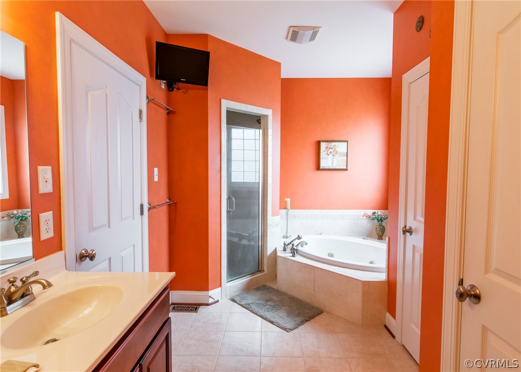 1886 Nichols Road Powhatan, VA 23139 - Photo 24 of 42 Owners bathroom with jetted corner tub and shower