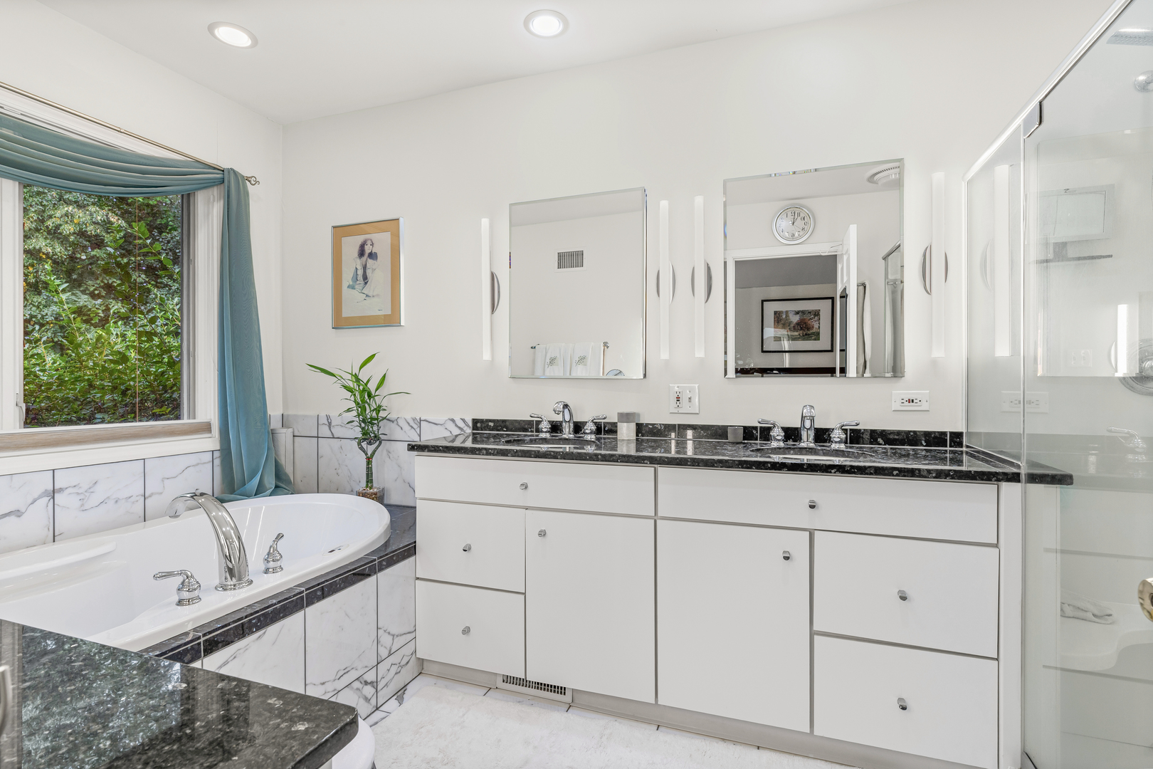 290 Cold Spring Road Barrington, IL 60010 - Photo 17 of 35 a bathroom with a granite countertop sink mirror and bathtub