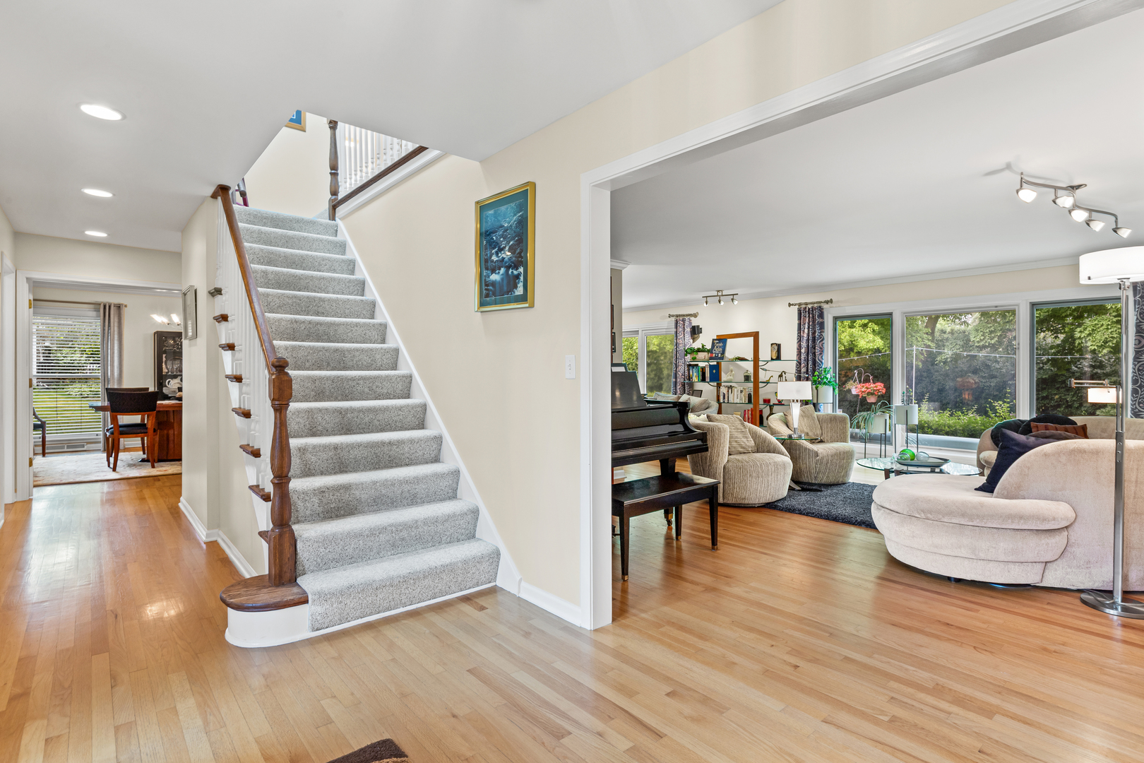 290 Cold Spring Road Barrington, IL 60010 - Photo 3 of 35 a living room with furniture and a wooden floor