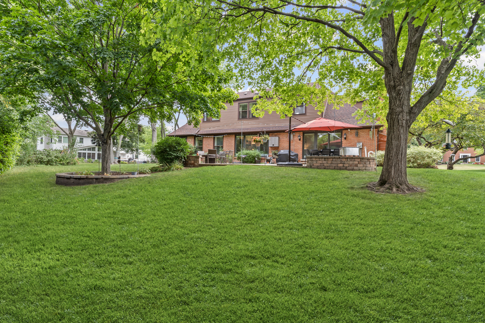 290 Cold Spring Road Barrington, IL 60010 - Photo 32 of 35 a front view of a house with garden