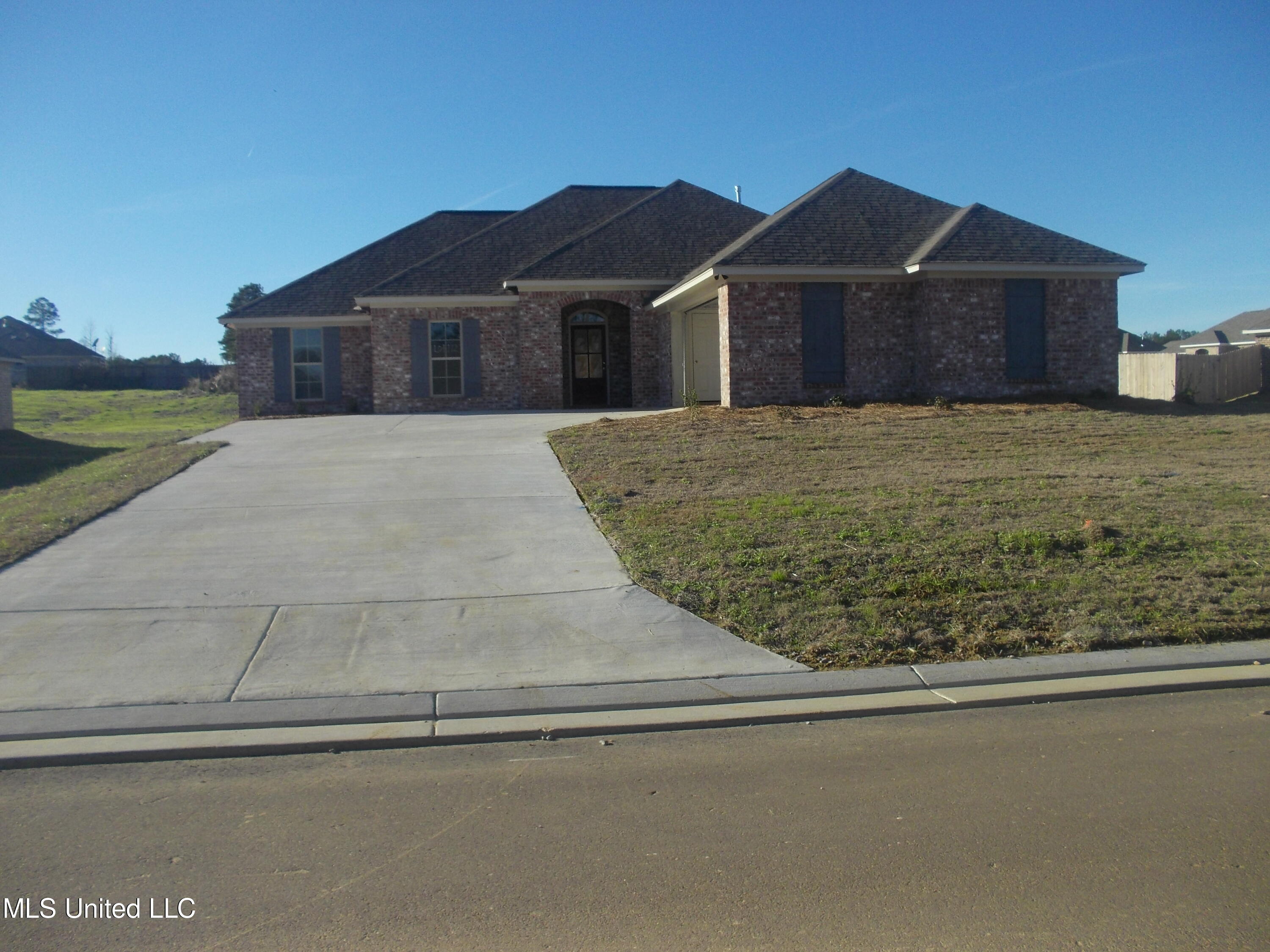 105 Rotherfield Place Canton, MS 39046 - Photo 2 of 8 DSCN0361