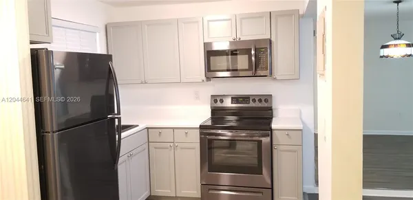 $1,400 | 8130 Sunrise Lakes Boulevard, Unit 206, Sunrise, FL 33322