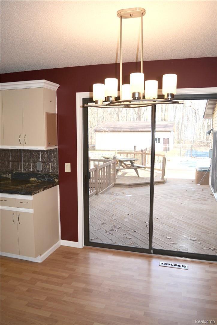 10345 South Block Road Birch Run, MI 48415 - Photo 20 of 54 Dinning Room with Patio Door to Deck