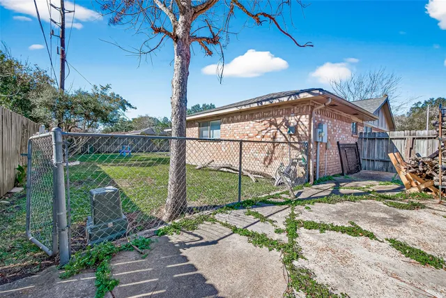 a view of a backyard with garden