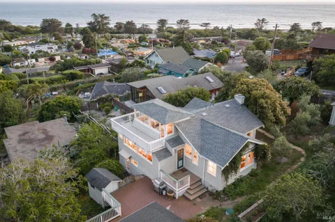 $3,680,000 | 40 Laurel Avenue, Stinson Beach, CA 94970
