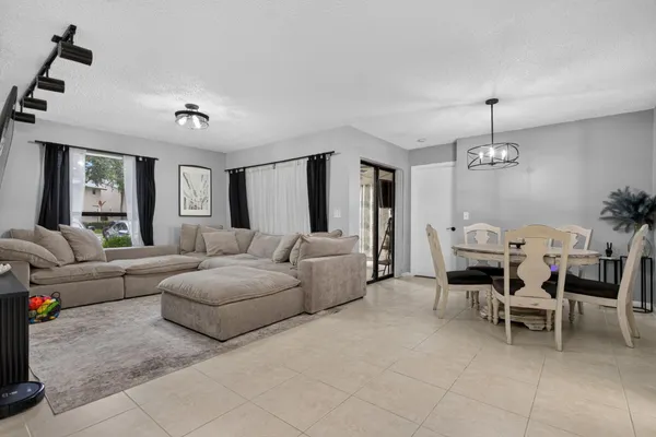 $250,000 | 3331 Northwest 47th Avenue, Unit 3242, Coconut Creek, FL 33063