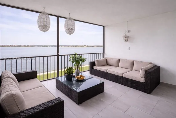 $2,500 | 1175 Northeast Miami Gardens Drive, Unit 202, Miami, FL 33179