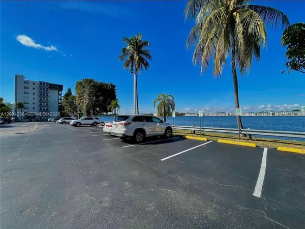 $2,500 | 1175 Northeast Miami Gardens Drive, Unit 202, Miami, FL 33179