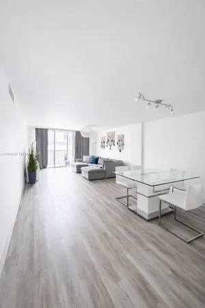 $2,500 | 1175 Northeast Miami Gardens Drive, Unit 202, Miami, FL 33179