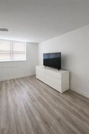 $2,500 | 1175 Northeast Miami Gardens Drive, Unit 202, Miami, FL 33179