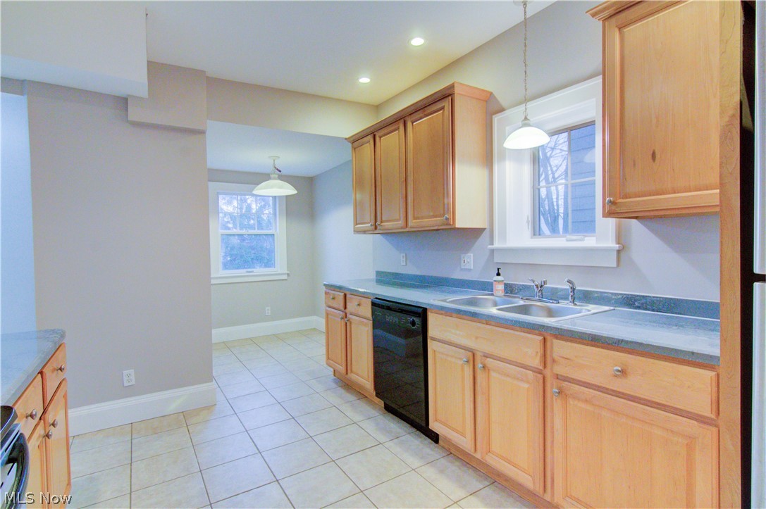 3729 Woodridge Road Cleveland, OH 44121 - Photo 10 of 35 Gallery Image 10