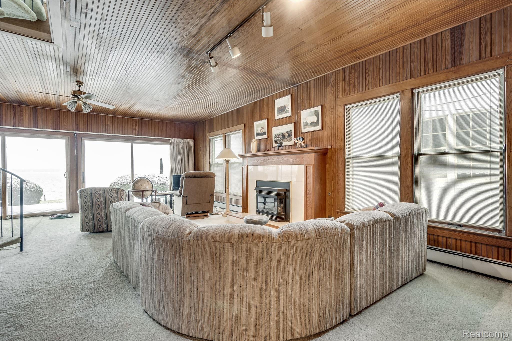 1828 Cass Lake Front Road Keego Harbor, MI 48320 - Photo 17 of 51 QBd8o00A.jpg